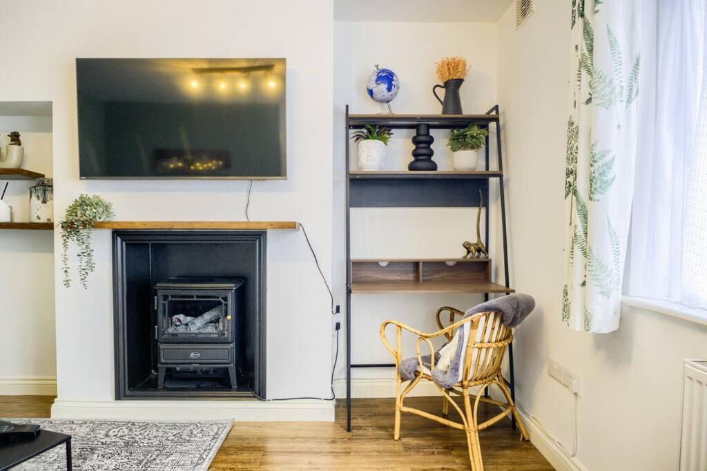 Low Rate For A 4-Bedroom House In Coventry With Free Unlimited Wi-Fi 2 Car Parking 53 Qmc Buitenkant foto