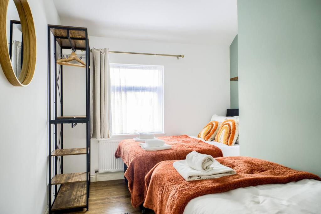 Low Rate For A 4-Bedroom House In Coventry With Free Unlimited Wi-Fi 2 Car Parking 53 Qmc Buitenkant foto