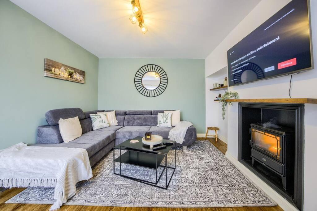 Low Rate For A 4-Bedroom House In Coventry With Free Unlimited Wi-Fi 2 Car Parking 53 Qmc Buitenkant foto
