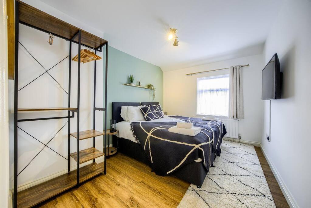 Low Rate For A 4-Bedroom House In Coventry With Free Unlimited Wi-Fi 2 Car Parking 53 Qmc Buitenkant foto
