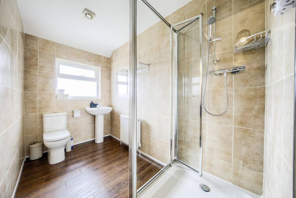 Low Rate For A 4-Bedroom House In Coventry With Free Unlimited Wi-Fi 2 Car Parking 53 Qmc Buitenkant foto