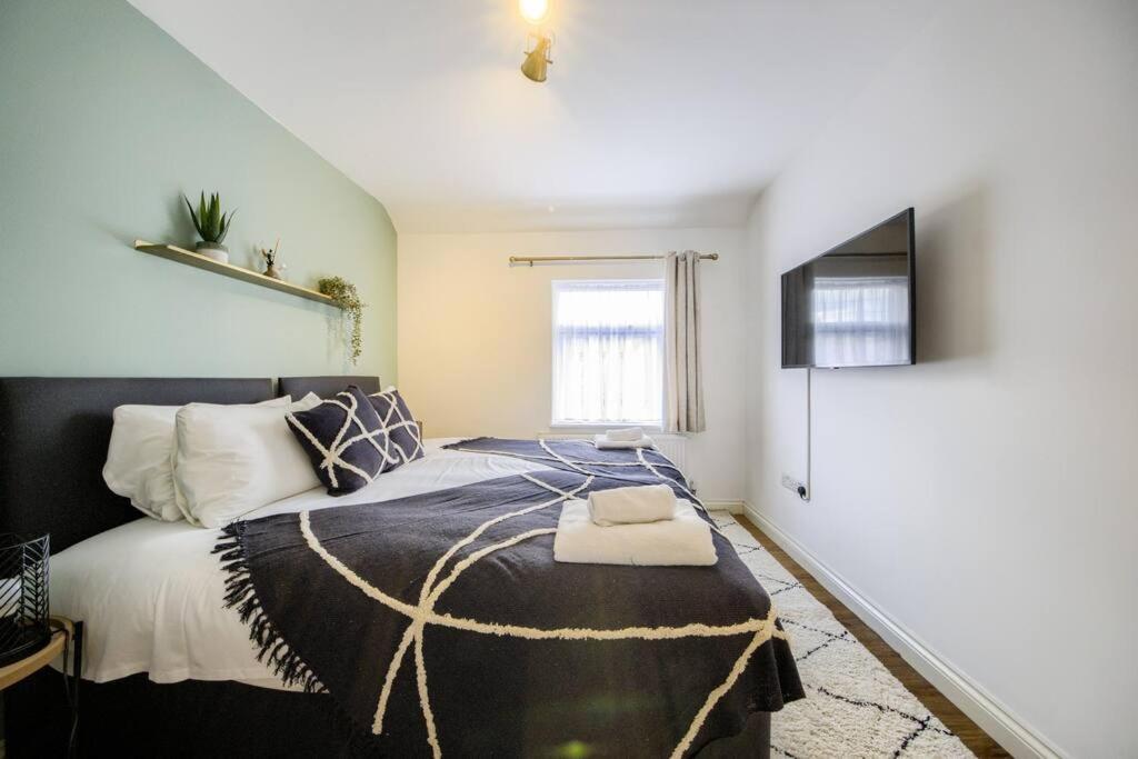 Low Rate For A 4-Bedroom House In Coventry With Free Unlimited Wi-Fi 2 Car Parking 53 Qmc Buitenkant foto
