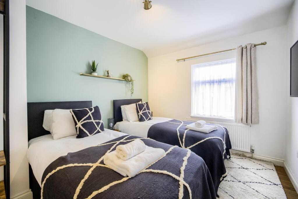 Low Rate For A 4-Bedroom House In Coventry With Free Unlimited Wi-Fi 2 Car Parking 53 Qmc Buitenkant foto
